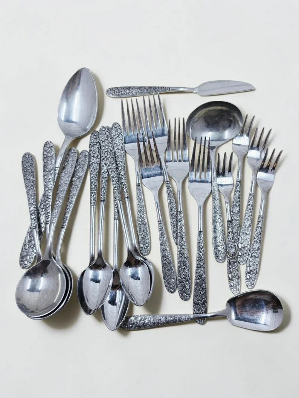 National Silver Narcissus Pattern Stainless Steel 22 Pieces Flatware Korea